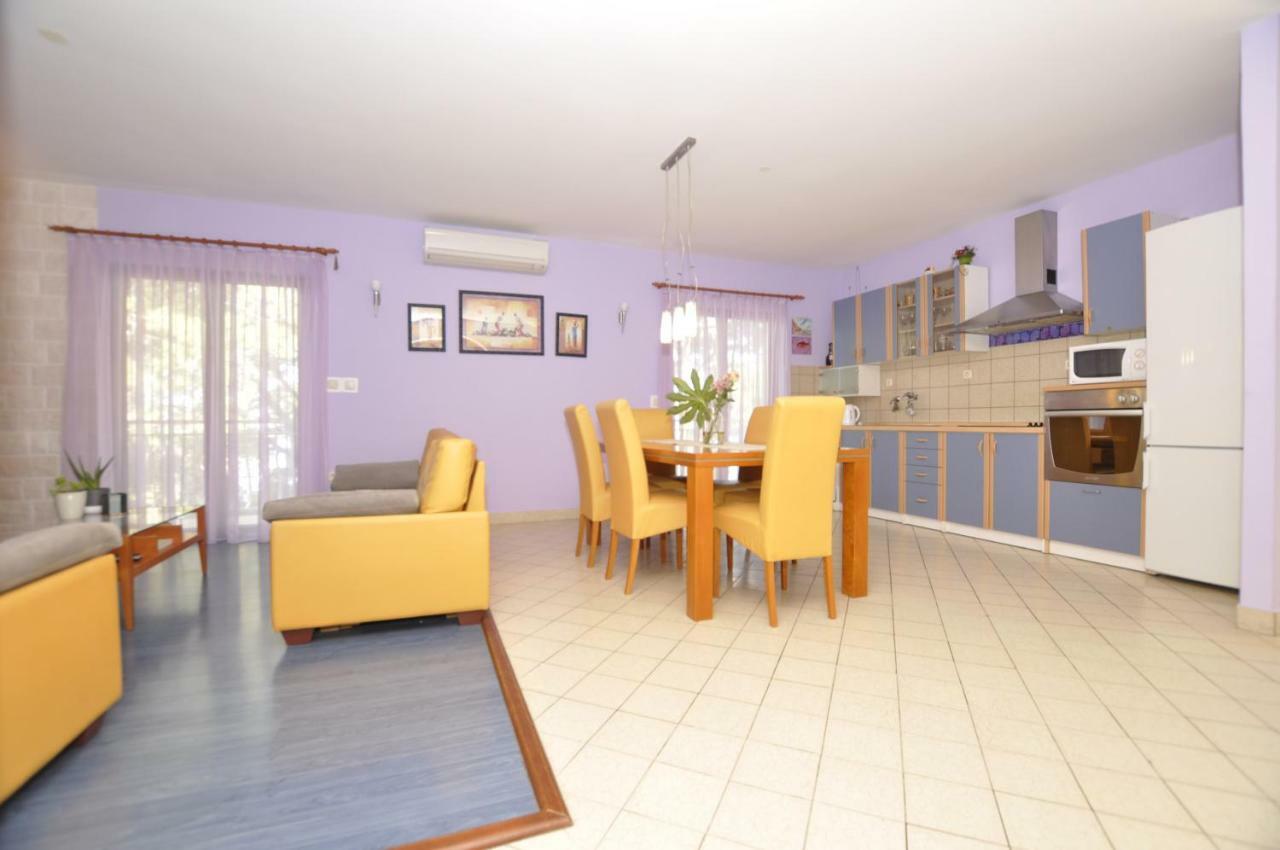 Apartment Toya Слатине Экстерьер фото