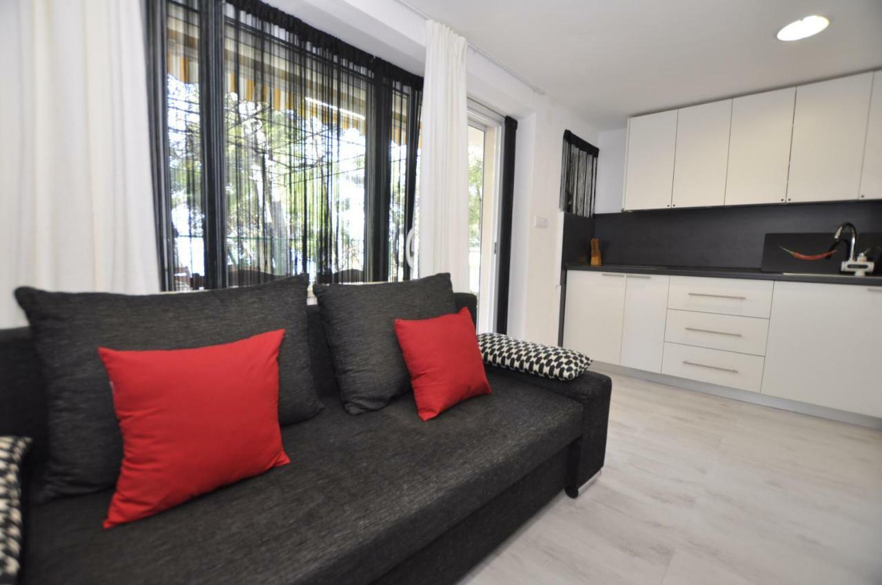 Apartment Toya Слатине Экстерьер фото