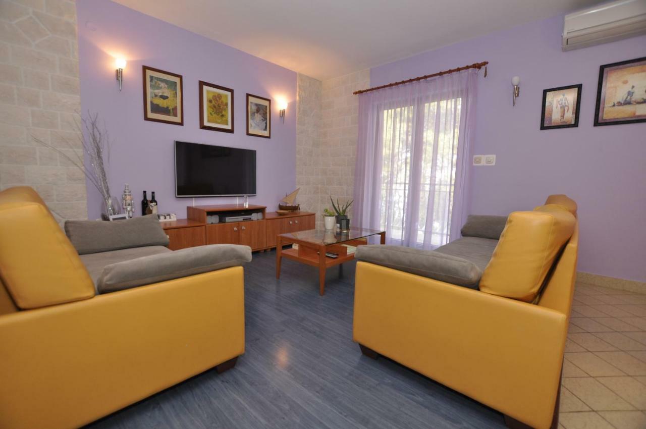 Apartment Toya Слатине Экстерьер фото